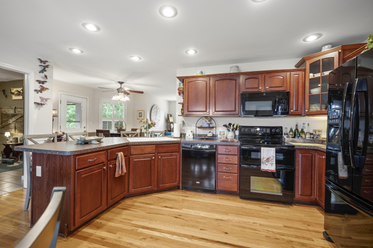 Listing Image 15