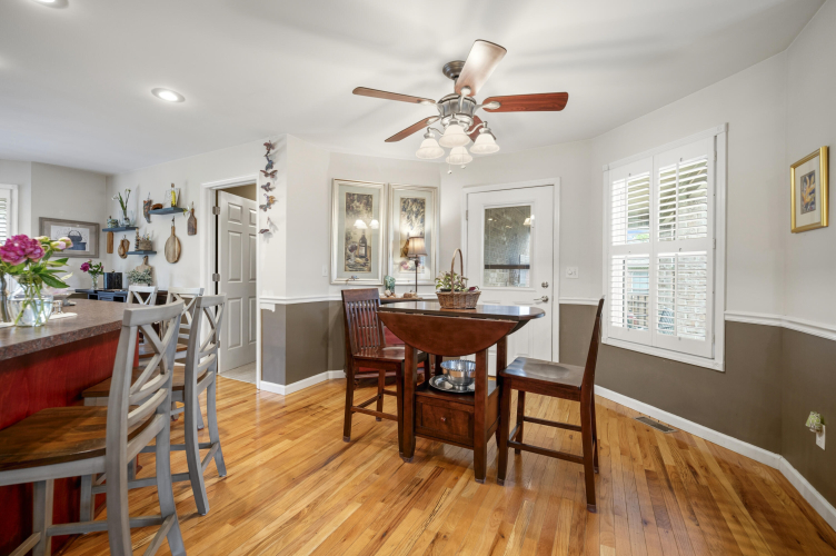 Listing Image 10