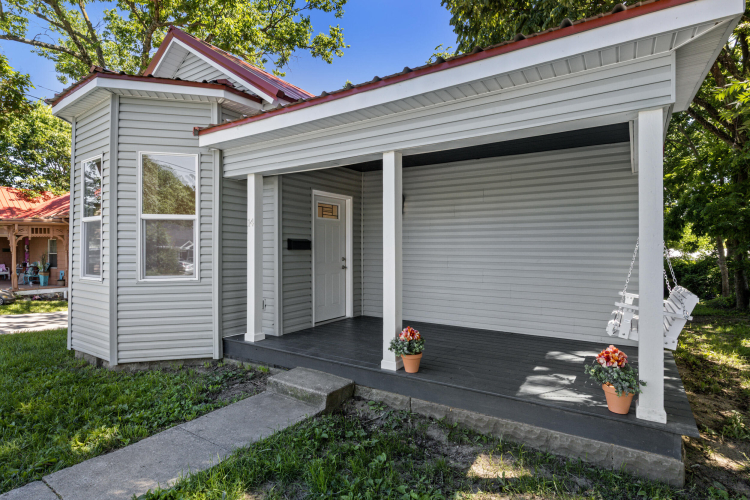 Listing Image 4