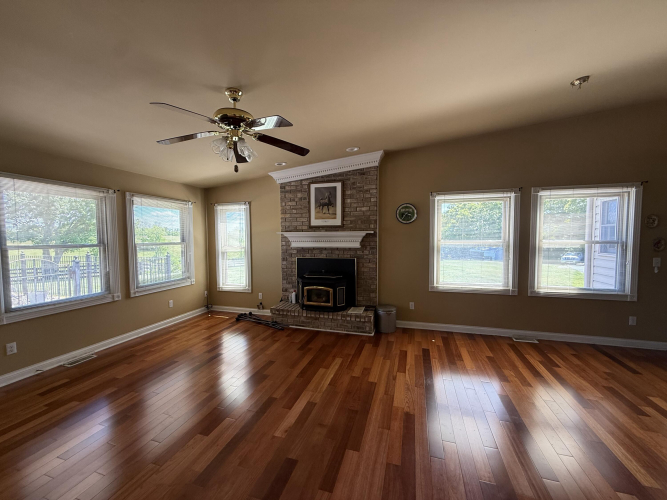 Listing Image 16