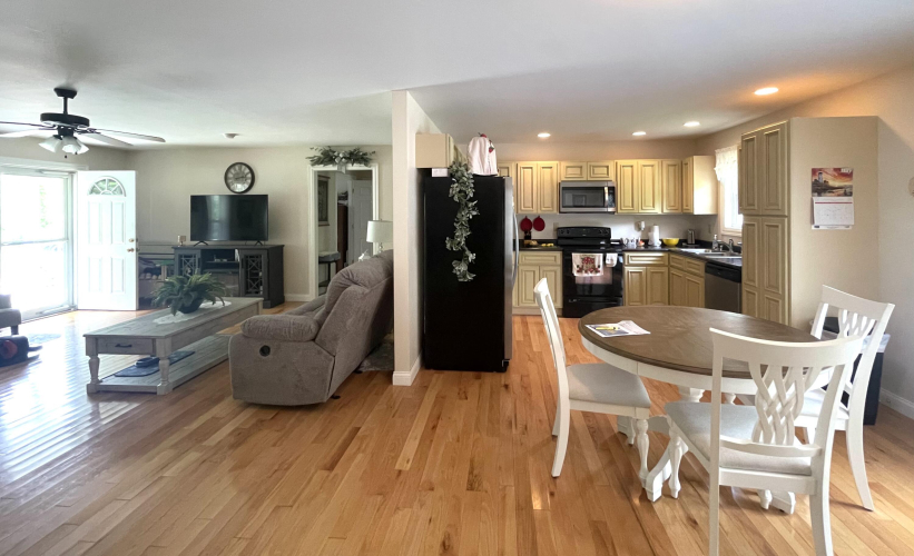 Listing Image 11