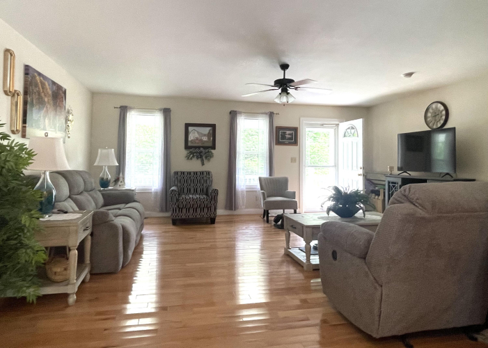 Listing Image 10