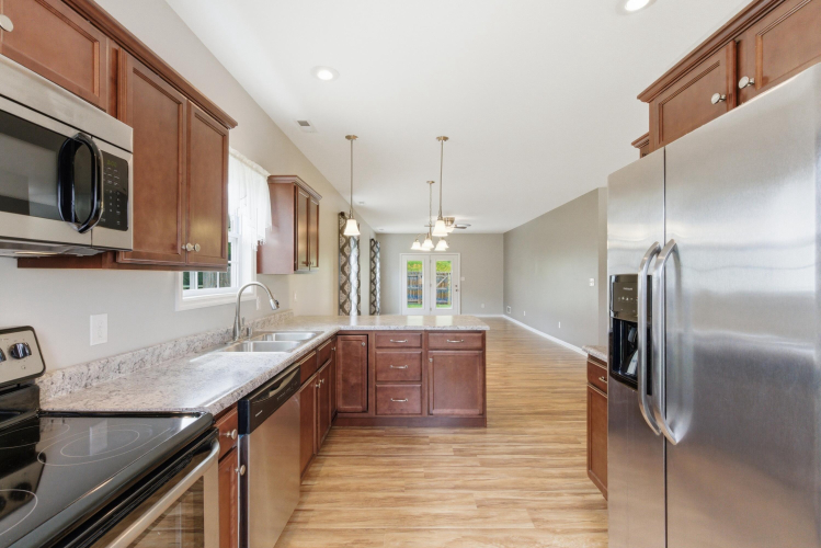 Listing Image 12