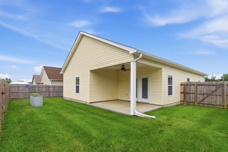 Listing Image 4