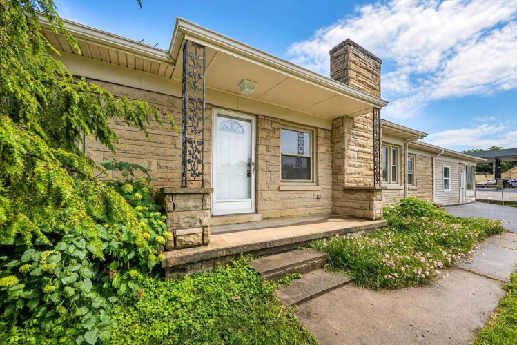 Listing Image 5