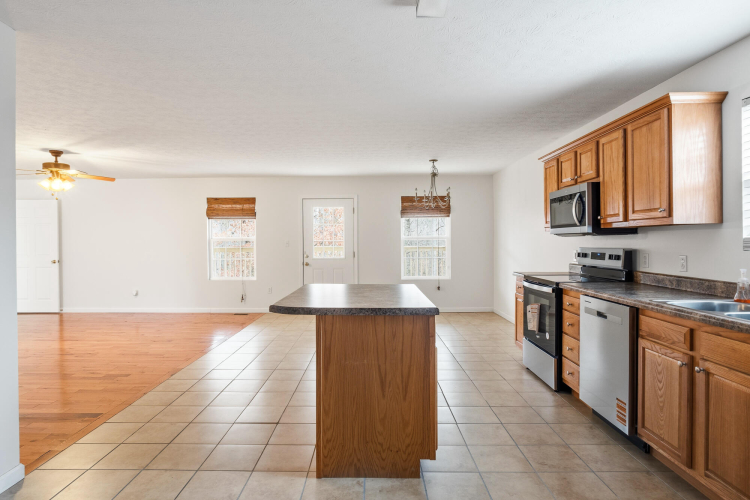 Listing Image 19