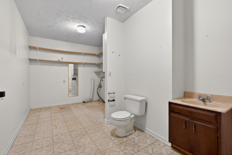 Listing Image 42