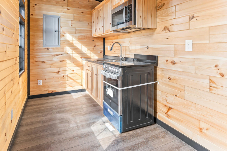Listing Image 11