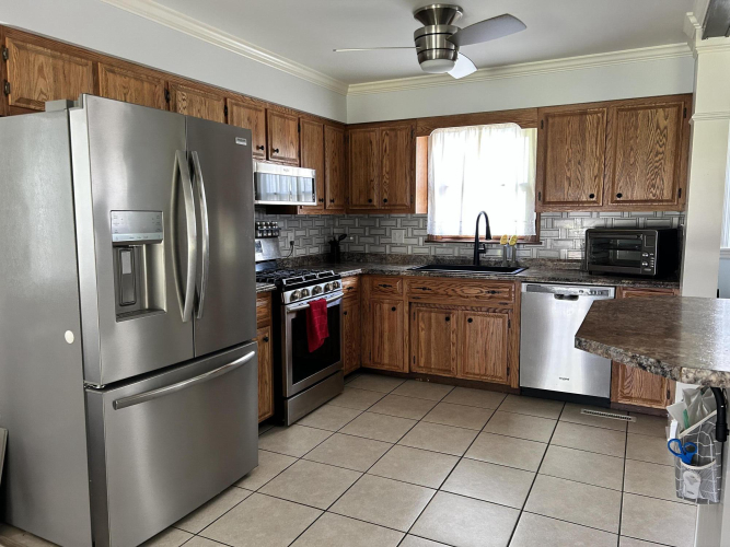 Listing Image 6
