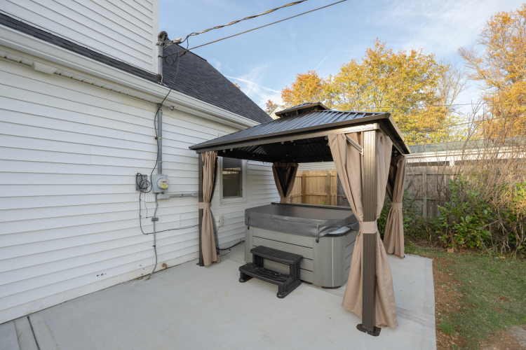 Listing Image 17