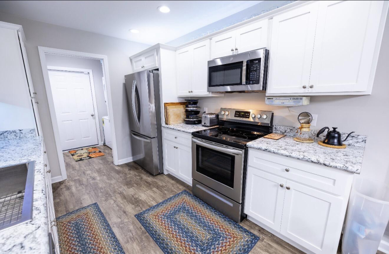 Listing Image 10