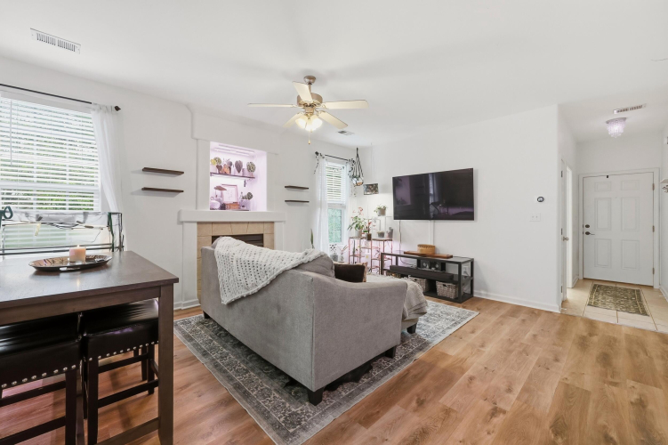 Listing Image 20