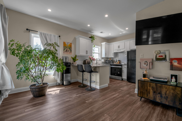 Listing Image 121