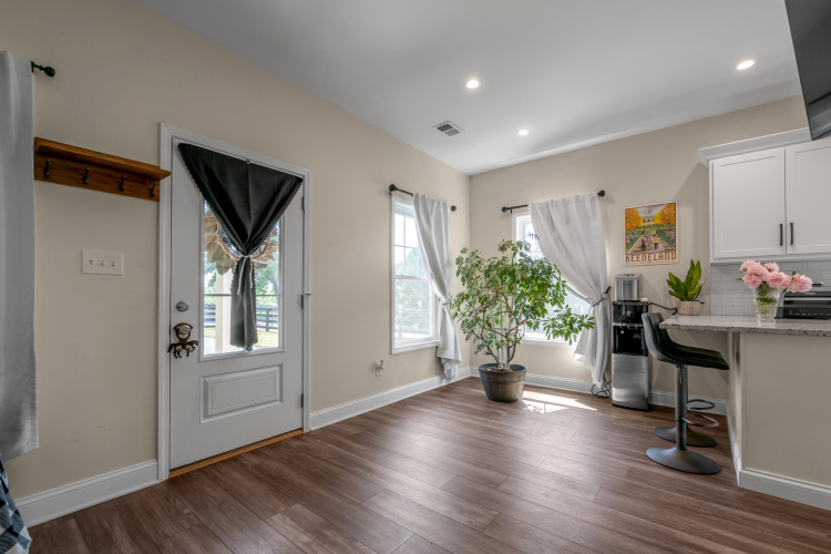 Listing Image 123