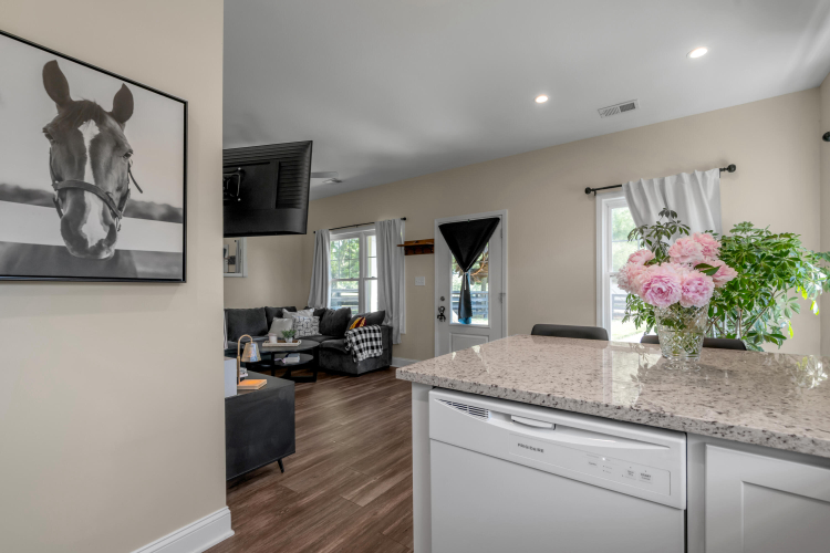 Listing Image 127