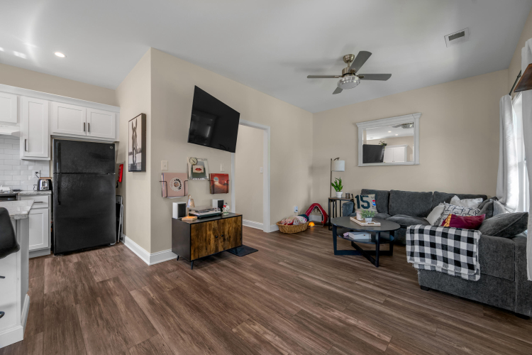 Listing Image 129