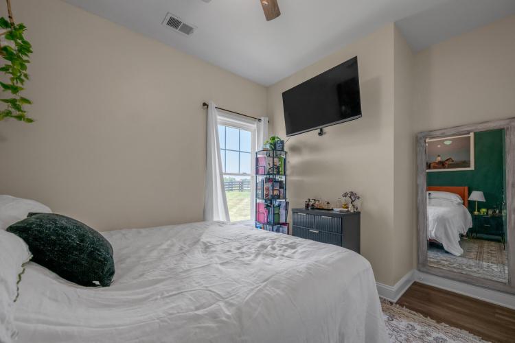 Listing Image 140