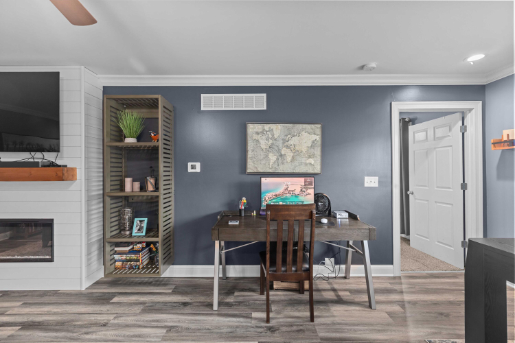 Listing Image 6
