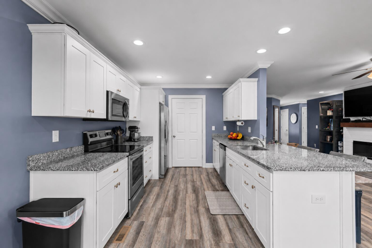 Listing Image 9