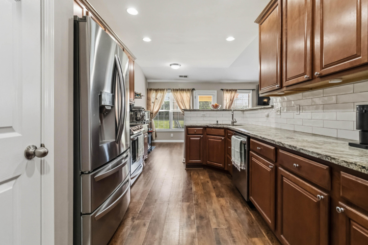 Listing Image 10