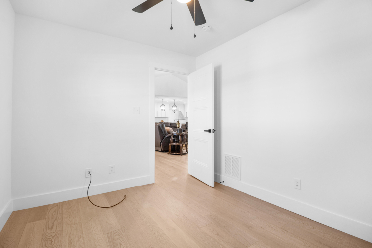 Listing Image 52