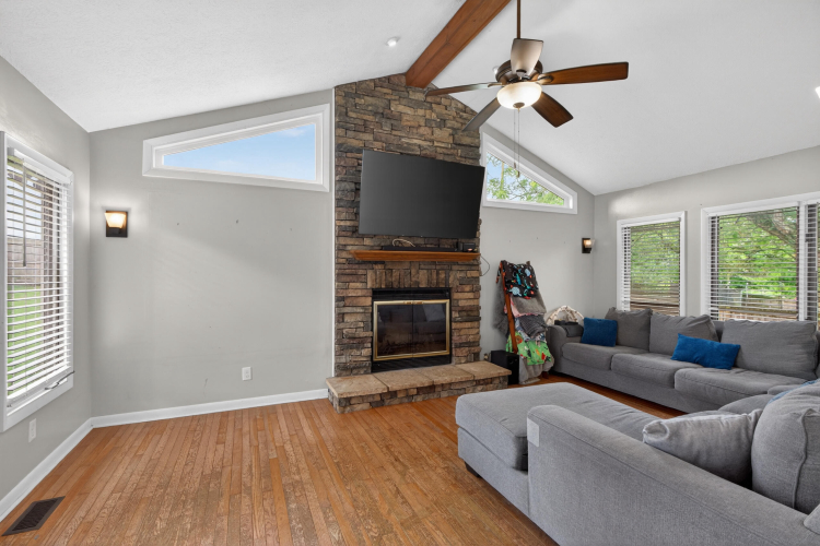 Listing Image 15