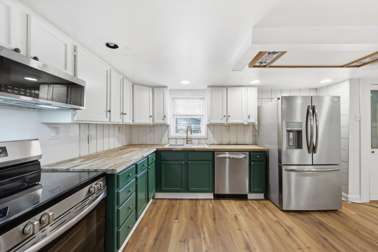 Listing Image 12