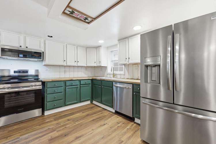 Listing Image 10