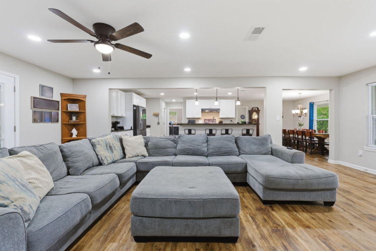 Listing Image 15