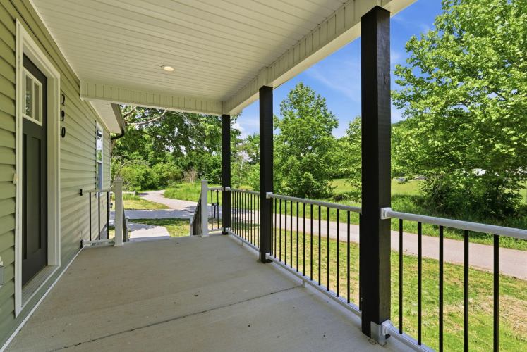 Listing Image 4