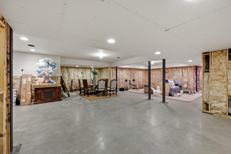 Listing Image 42