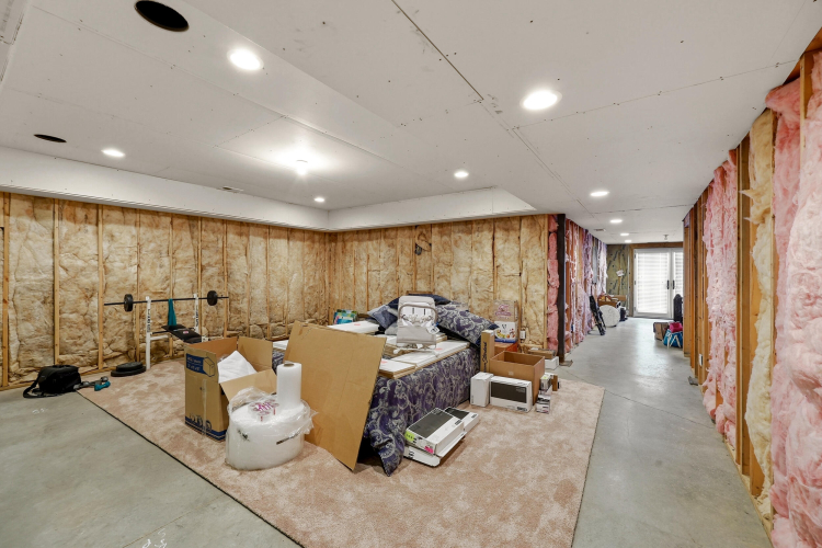 Listing Image 43