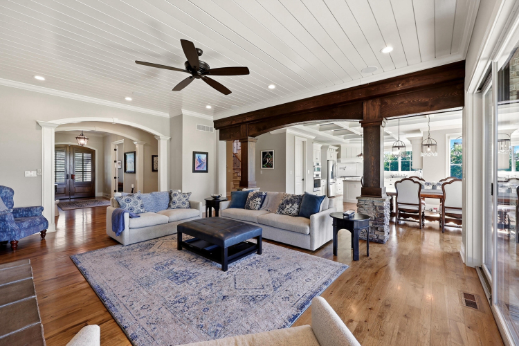 Listing Image 10
