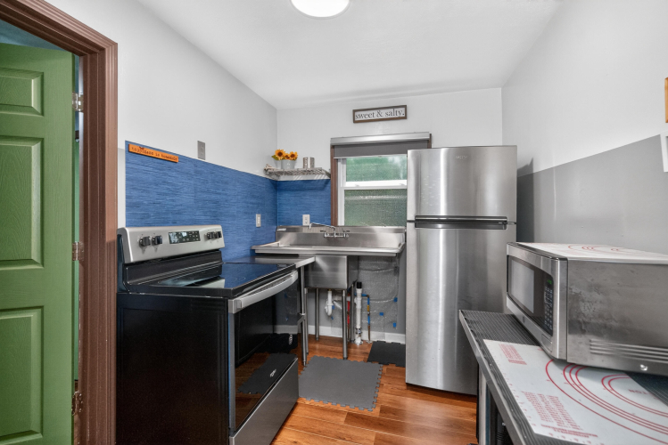 Listing Image 14