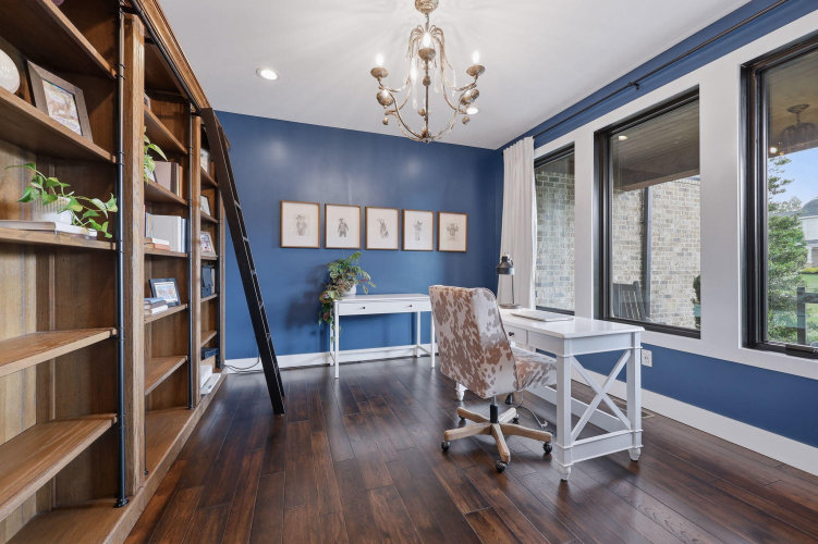 Listing Image 11