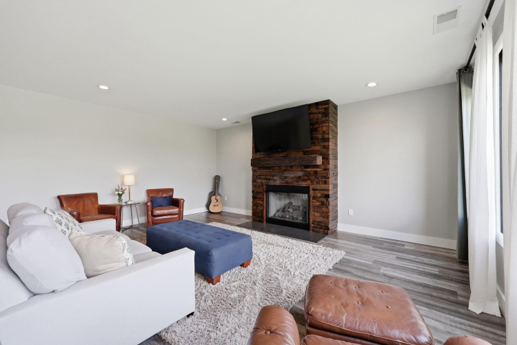 Listing Image 101