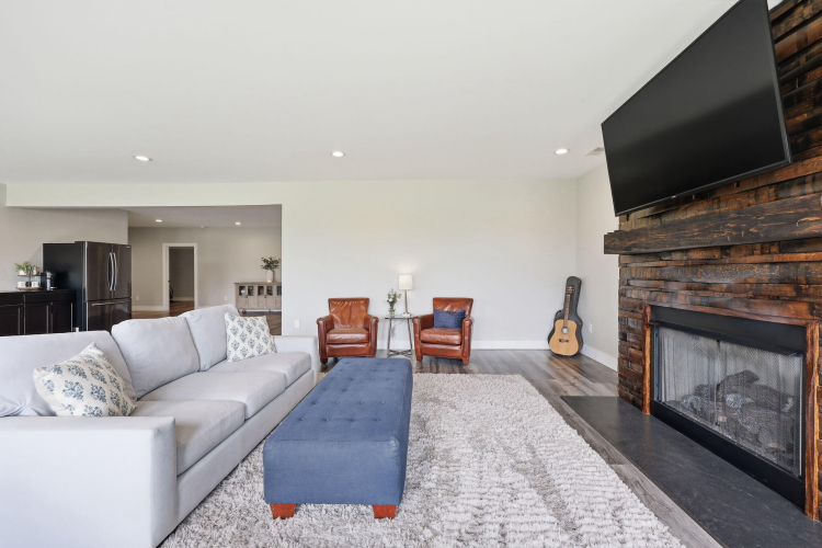 Listing Image 102