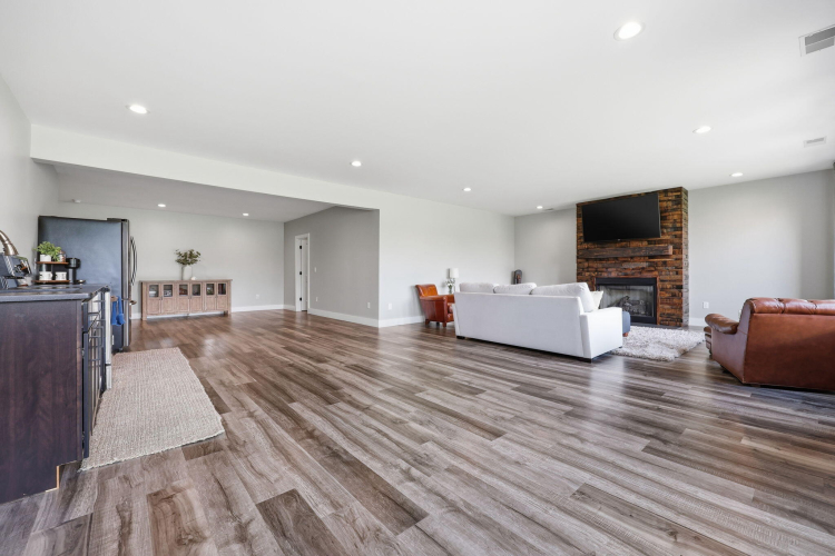 Listing Image 100