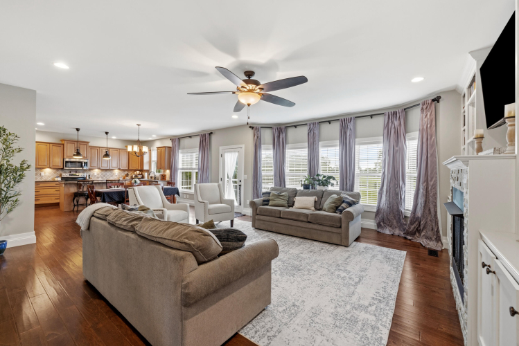 Listing Image 9