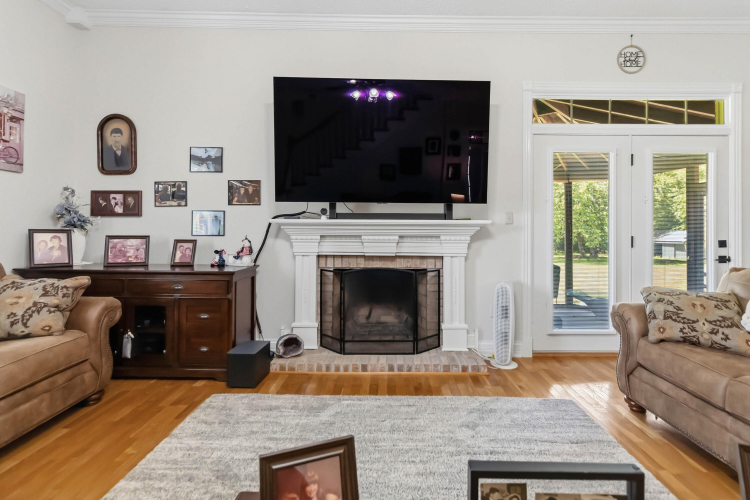 Listing Image 12