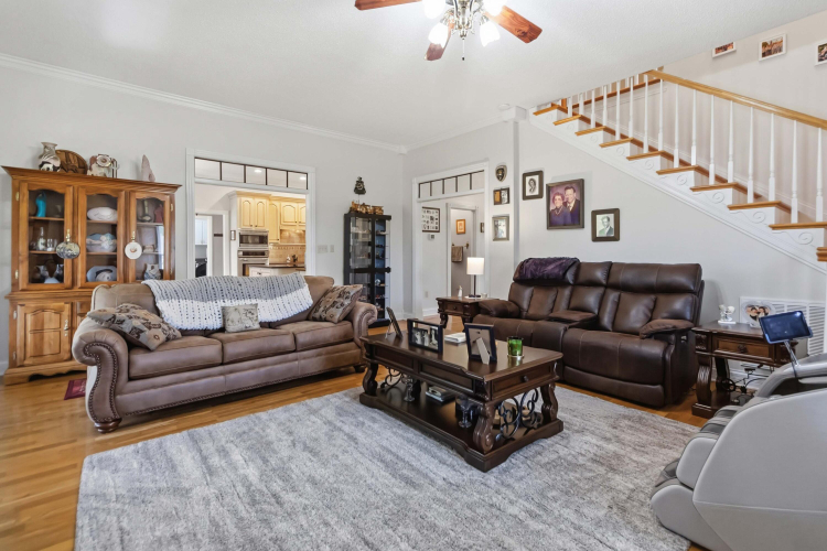 Listing Image 10