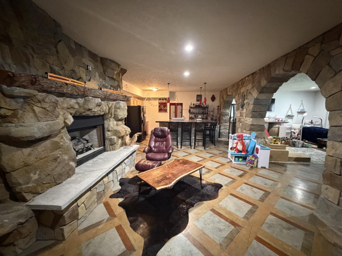 Listing Image 17