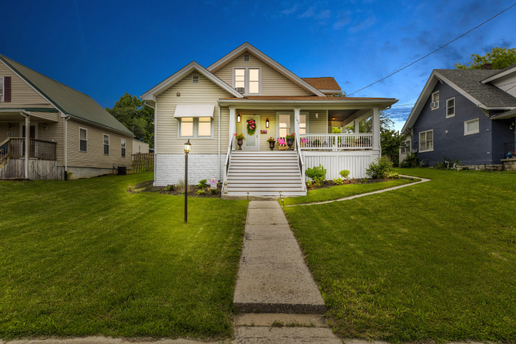 Listing Image 4