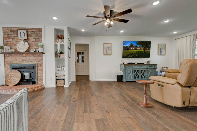 Listing Image 11