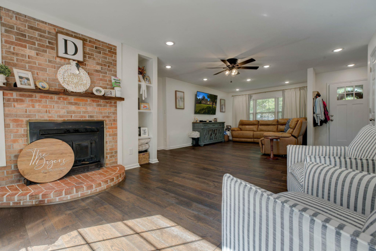 Listing Image 10