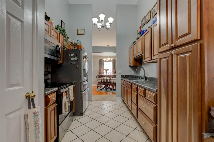 Listing Image 12