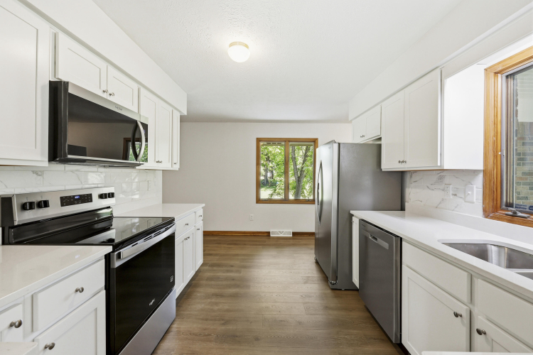 Listing Image 5