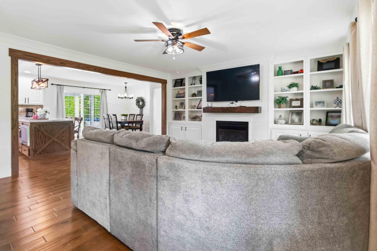 Listing Image 19