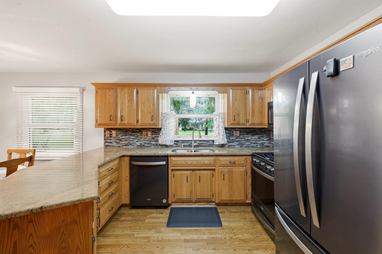 Listing Image 9