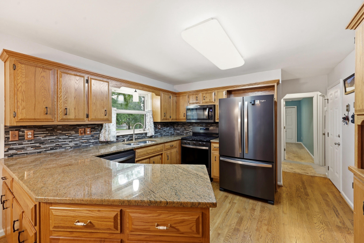 Listing Image 10